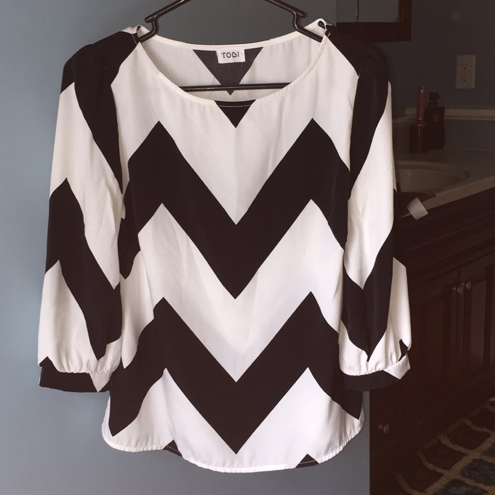 Black Zig Zag Top from Tobi - XS